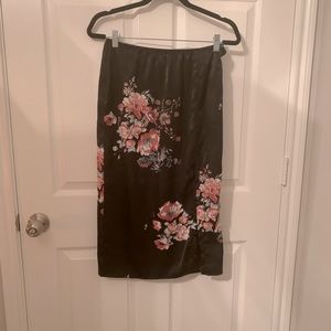 Black and floral print midi skirt with front slit